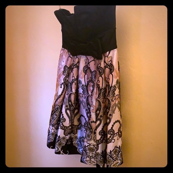 Dress - Picture 2 of 2